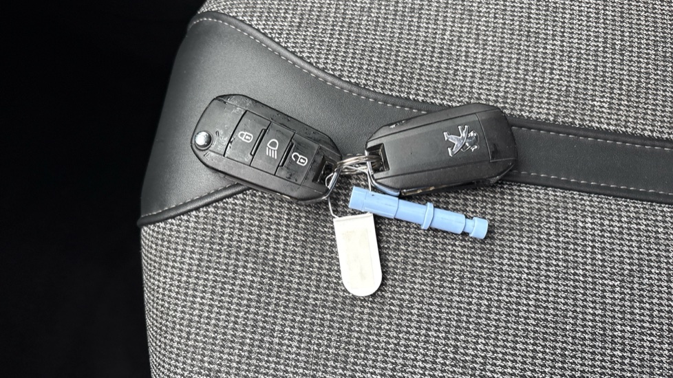 Peugeot 3008 1.5 BlueHDi Allure 5dr Diesel Estate - Image 19