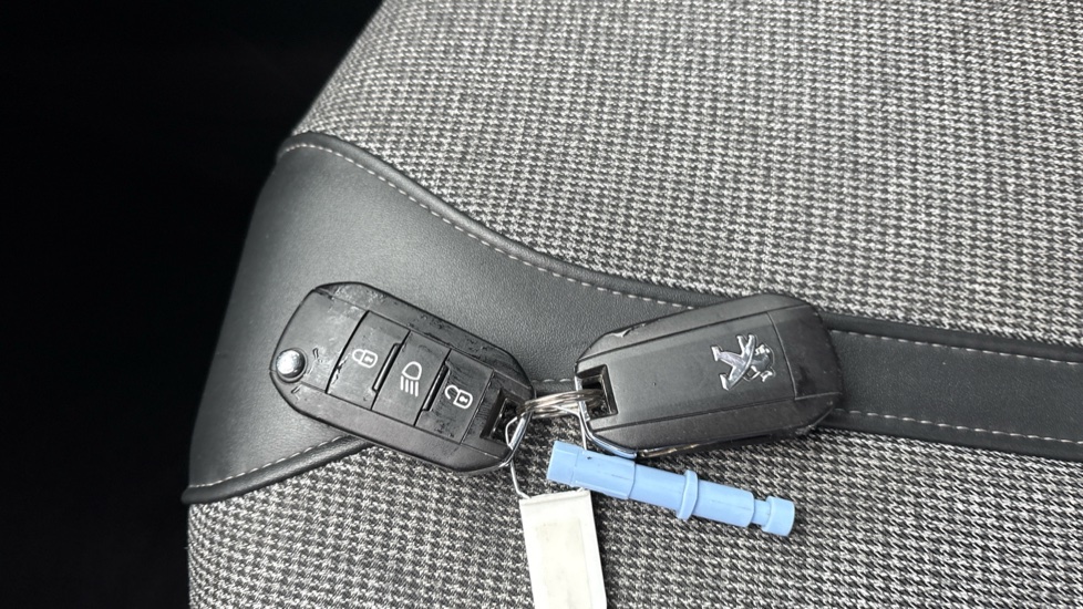 Peugeot 3008 1.5 BlueHDi Allure 5dr Diesel Estate - Image 20