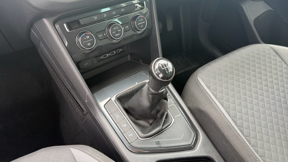 Volkswagen Tiguan 1.5 TSi EVO 150 Match 5dr Petrol Estate - Image 13