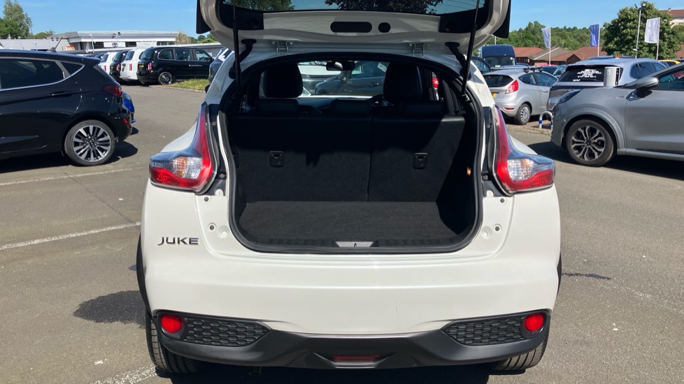 Nissan Juke 1.6 [112] Tekna 5dr [Bose] Petrol Hatchback - Image 4