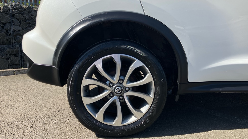 Nissan Juke 1.6 [112] Tekna 5dr [Bose] Petrol Hatchback - Image 7