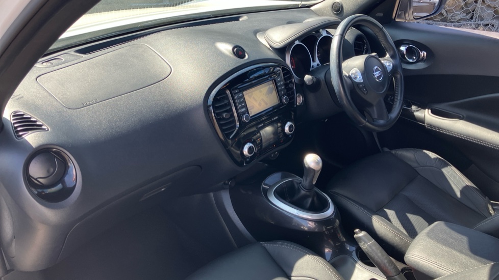 Nissan Juke 1.6 [112] Tekna 5dr [Bose] Petrol Hatchback - Image 9