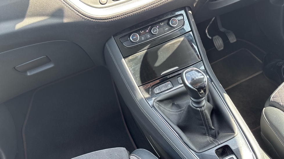 Vauxhall Grandland X 1.2 Turbo Tech Line Nav 5dr Petrol Hatchback - Image 13