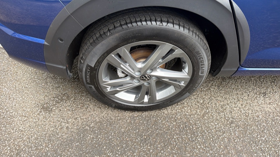 Volkswagen Taigo 1.5 TSI 150 R-Line 5dr DSG Petrol Hatchback - Image 31