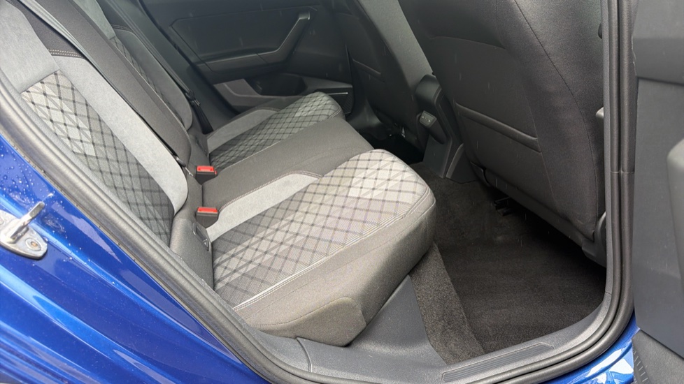 Volkswagen Taigo 1.5 TSI 150 R-Line 5dr DSG Petrol Hatchback - Image 32