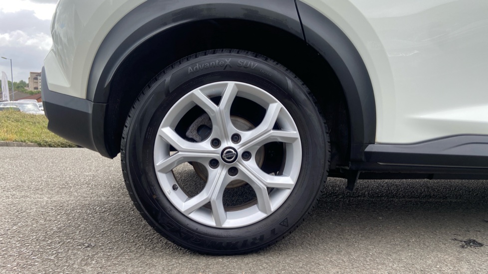 Nissan Juke 1.0 DiG-T N-Connecta 5dr Petrol Hatchback - Image 7