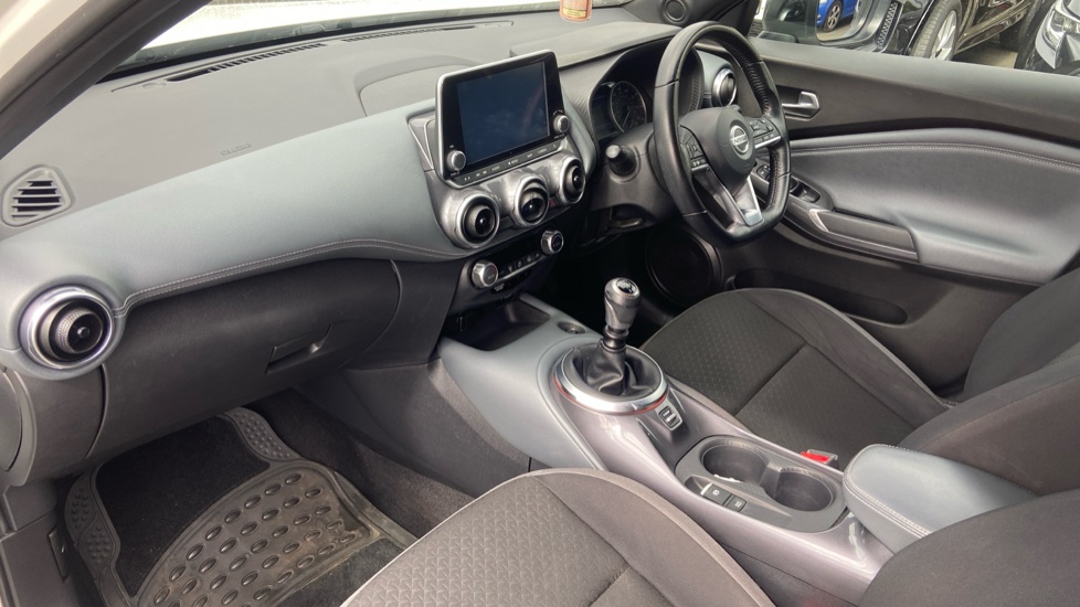 Nissan Juke 1.0 DiG-T N-Connecta 5dr Petrol Hatchback - Image 9