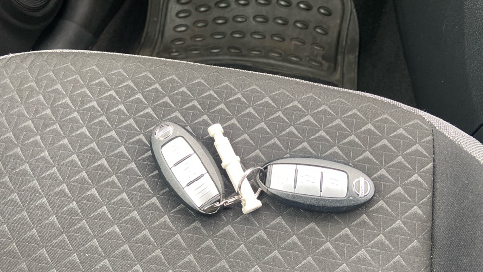 Nissan Juke 1.0 DiG-T N-Connecta 5dr Petrol Hatchback - Image 20