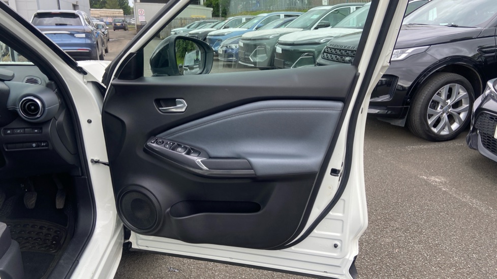 Nissan Juke 1.0 DiG-T N-Connecta 5dr Petrol Hatchback - Image 21