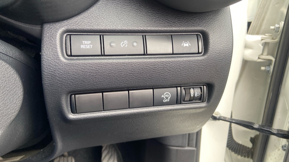 Nissan Juke 1.0 DiG-T N-Connecta 5dr Petrol Hatchback - Image 27