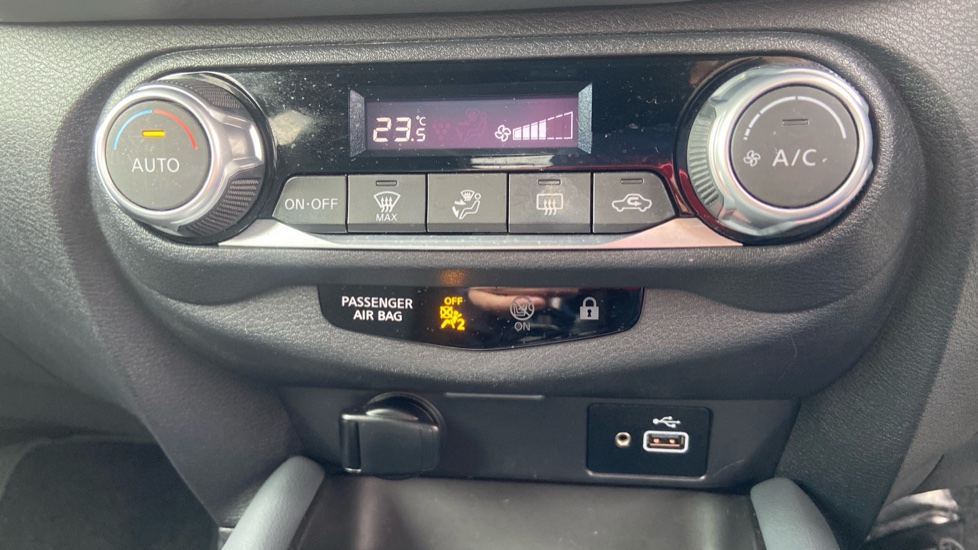 Nissan Juke 1.0 DiG-T N-Connecta 5dr Petrol Hatchback - Image 28