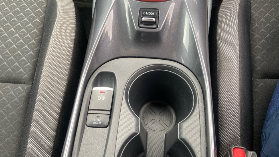 Nissan Juke 1.0 DiG-T N-Connecta 5dr Petrol Hatchback - Image 30