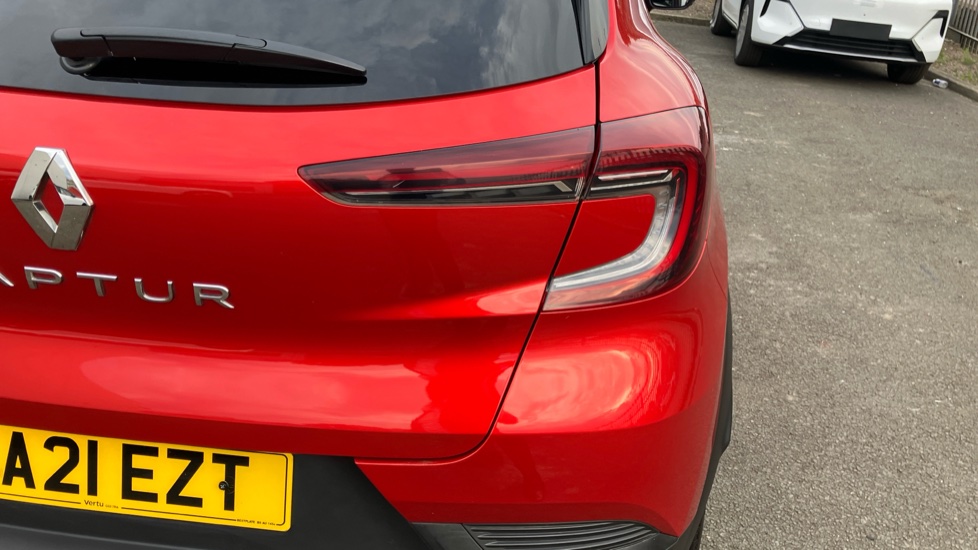 Renault Captur 1.0 TCE 100 Iconic 5dr Petrol Hatchback - Image 29