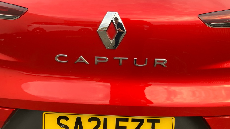 Renault Captur 1.0 TCE 100 Iconic 5dr Petrol Hatchback - Image 31