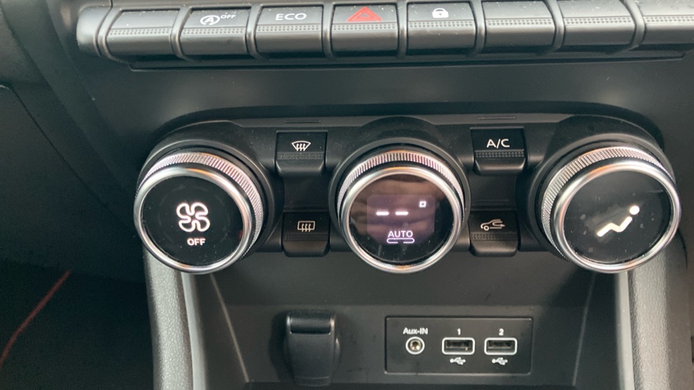 Renault Captur 1.0 TCE 100 Iconic 5dr Petrol Hatchback - Image 37