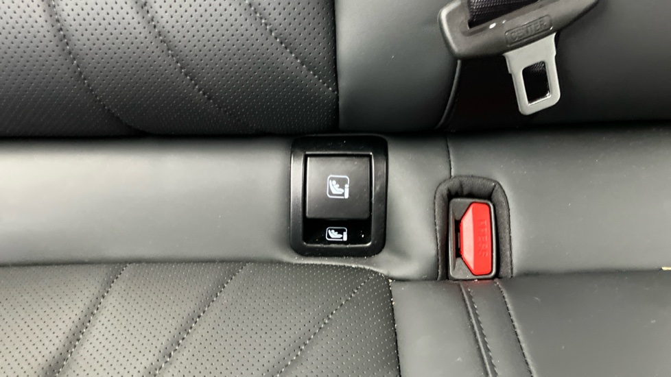 Geely Starray 1.5 EM-i Ultra 5dr Auto Estate - Image 17