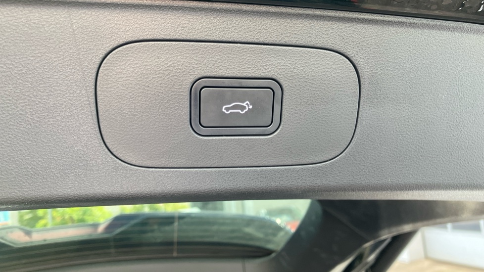 Geely Starray 1.5 EM-i Ultra 5dr Auto Estate - Image 24