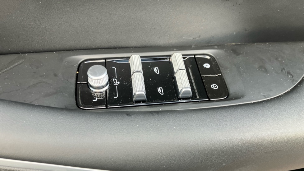 Geely Starray 1.5 EM-i Ultra 5dr Auto Estate - Image 28