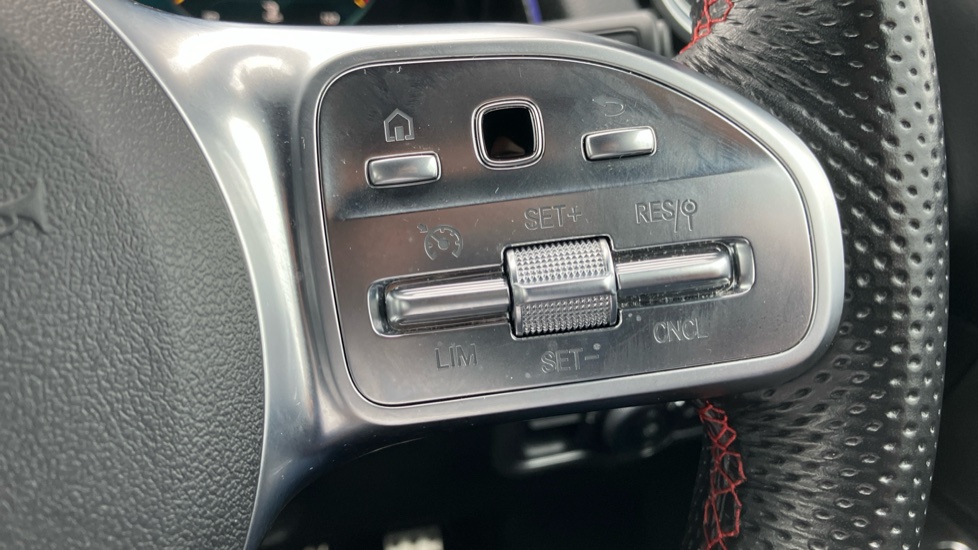 Mercedes-Benz GLB 200 AMG Line Premium 5dr 7G-Tronic Petrol Estate - Image 39