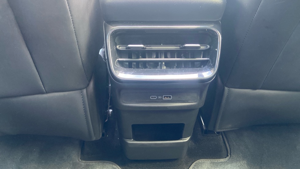Geely Starray 1.5 EM-i Max 5dr Auto Estate - Image 21