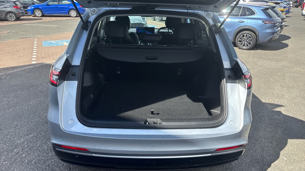 Geely Starray 1.5 EM-i Pro 5dr Auto Estate - Image 4