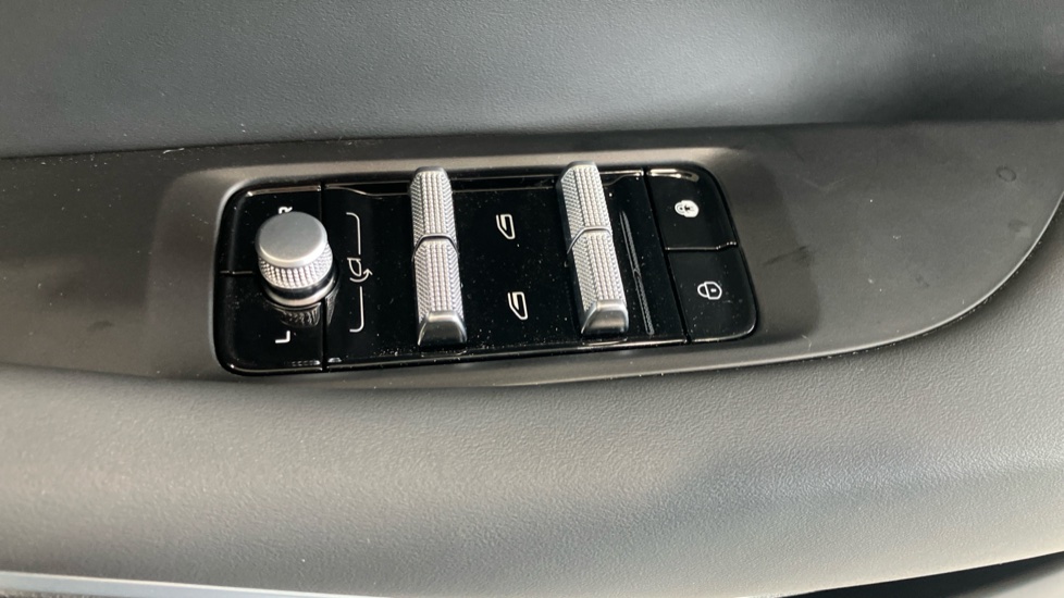 Geely Starray 1.5 EM-i Pro 5dr Auto Estate - Image 26