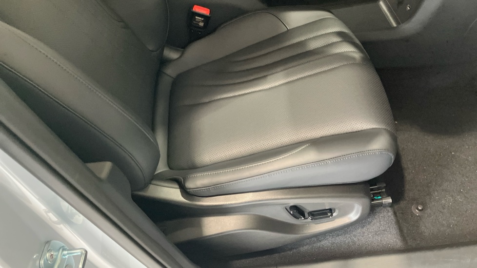 Geely Starray 1.5 EM-i Pro 5dr Auto Estate - Image 28