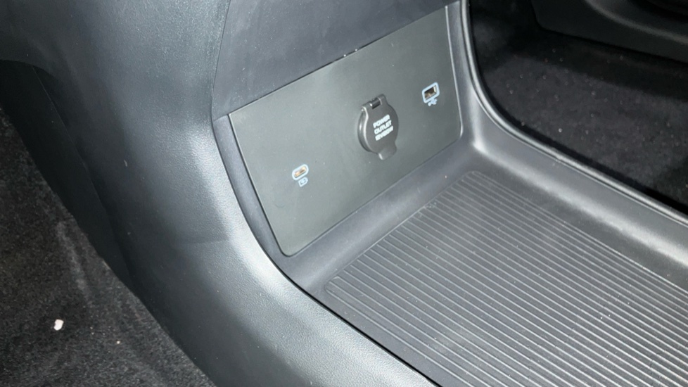 Geely Starray 1.5 EM-i Pro 5dr Auto Estate - Image 45