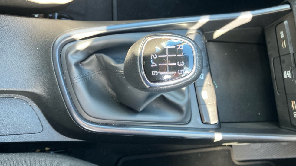 Hyundai i20 1.0T GDi 48V MHD SE Connect 5dr Petrol Hatchback - Image 24