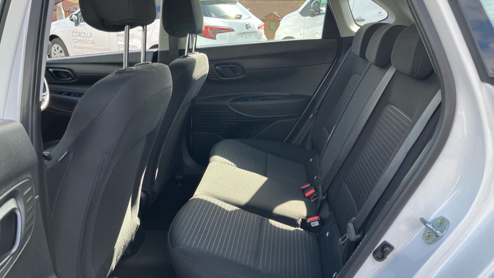 Hyundai i20 1.0T GDi 48V MHD SE Connect 5dr Petrol Hatchback - Image 31