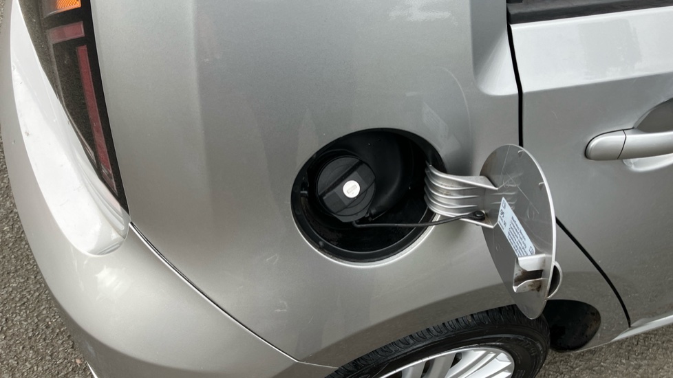Volkswagen Up 1.0 Move Up 5dr Petrol Hatchback - Image 28