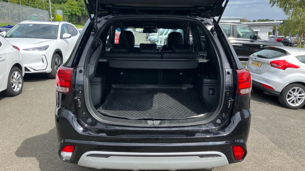 Mitsubishi Outlander 2.4 PHEV Exceed 5dr Auto Estate - Image 4