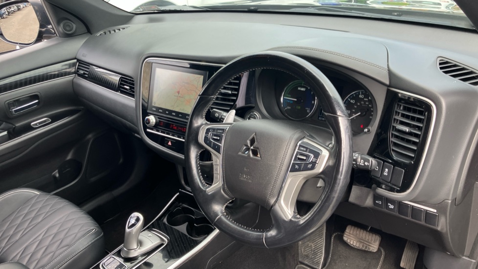 Mitsubishi Outlander 2.4 PHEV Exceed 5dr Auto Estate - Image 11