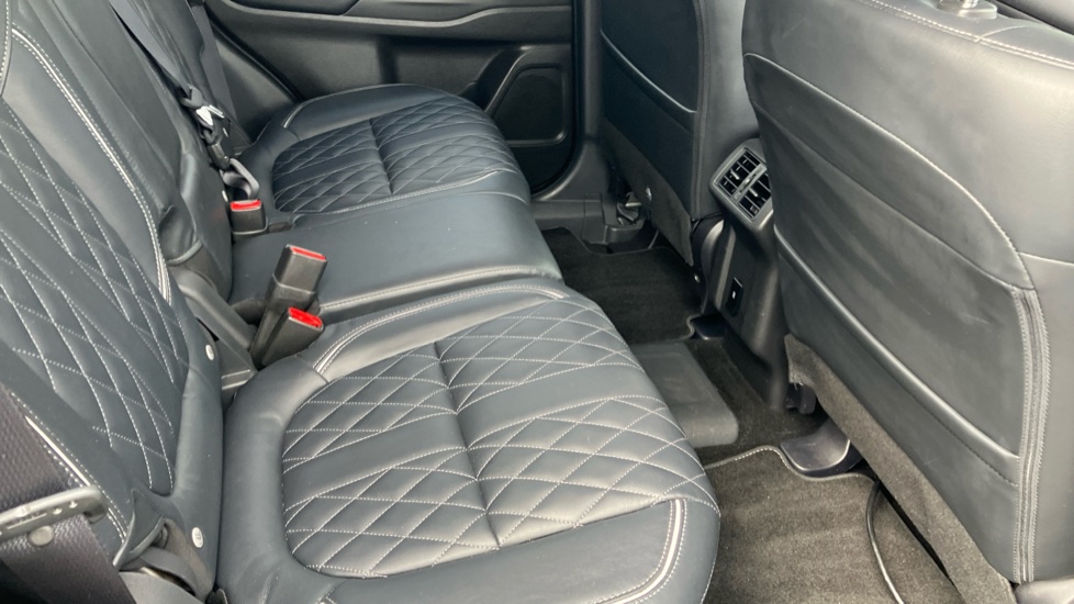 Mitsubishi Outlander 2.4 PHEV Exceed 5dr Auto Estate - Image 16