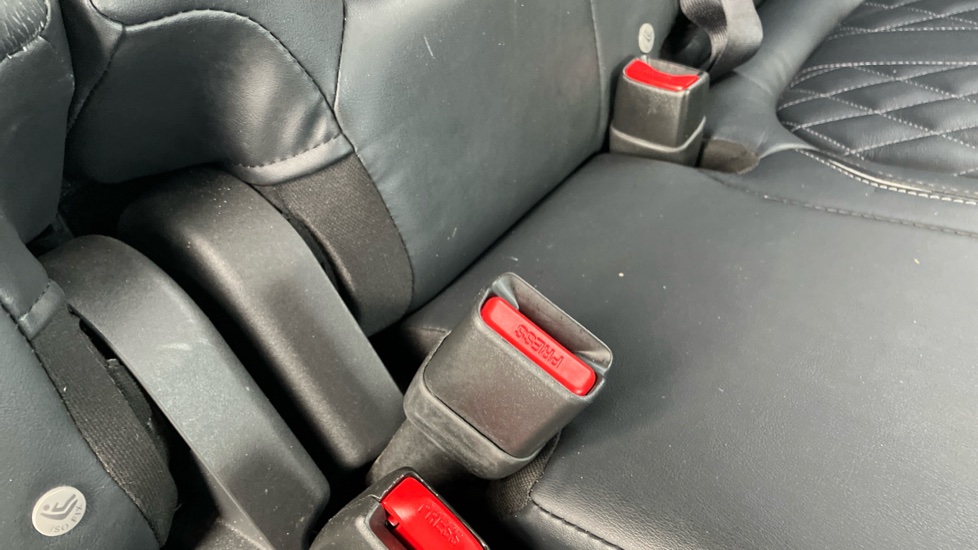 Mitsubishi Outlander 2.4 PHEV Exceed 5dr Auto Estate - Image 17