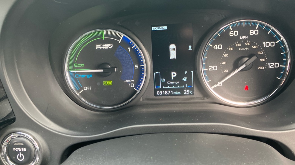 Mitsubishi Outlander 2.4 PHEV Exceed 5dr Auto Estate - Image 18