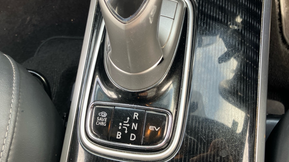 Mitsubishi Outlander 2.4 PHEV Exceed 5dr Auto Estate - Image 22