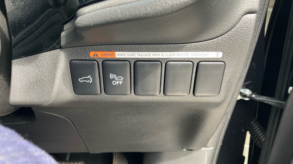 Mitsubishi Outlander 2.4 PHEV Exceed 5dr Auto Estate - Image 24