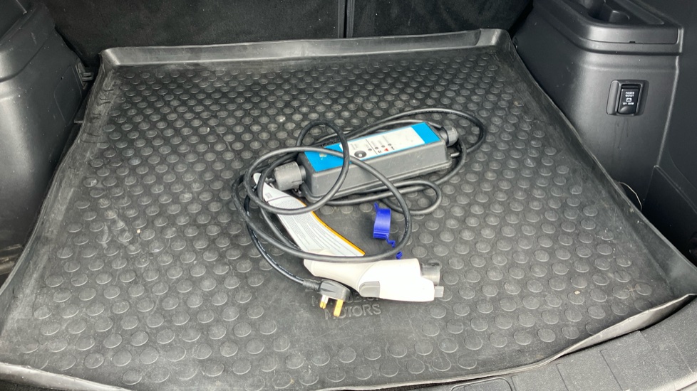 Mitsubishi Outlander 2.4 PHEV Exceed 5dr Auto Estate - Image 34