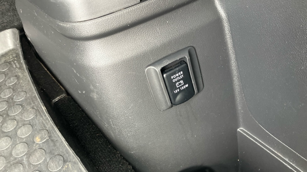 Mitsubishi Outlander 2.4 PHEV Exceed 5dr Auto Estate - Image 35