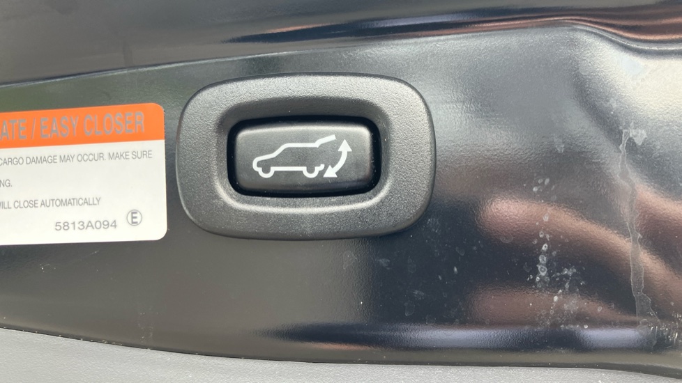 Mitsubishi Outlander 2.4 PHEV Exceed 5dr Auto Estate - Image 36
