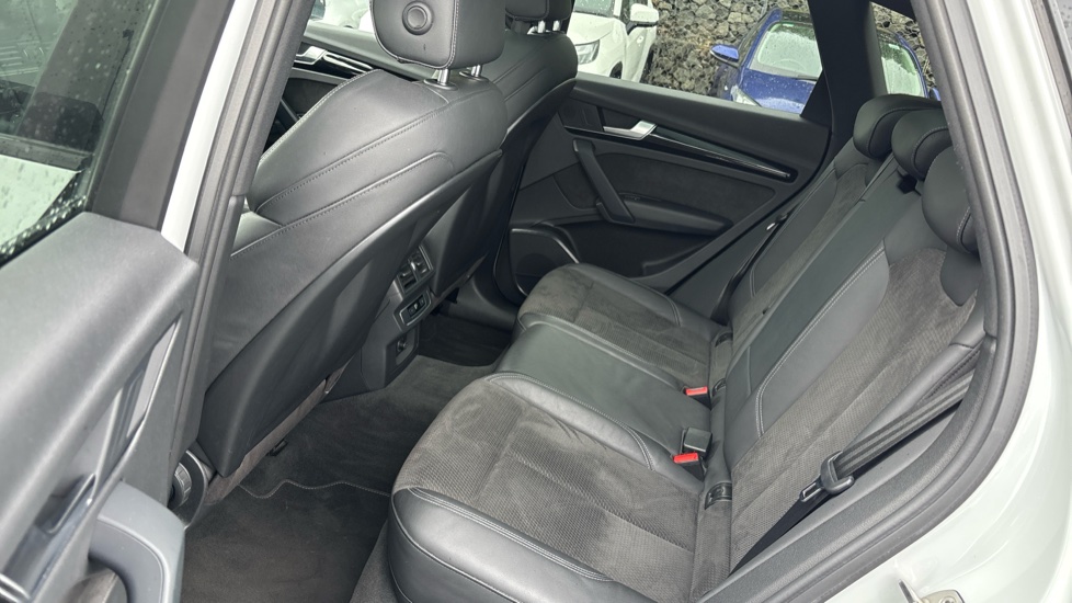 Audi Q5 45 TFSI Quattro Black Edition 5dr S Tronic Petrol Estate - Image 16