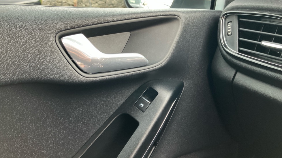 Ford Fiesta 1.0 EcoBoost 125 Titanium 5dr Petrol Hatchback - Image 44