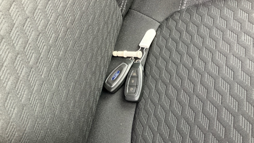 Ford Puma 1.0 EcoBoost Hybrid mHEV Titanium 5dr Petrol Hatchback - Image 20