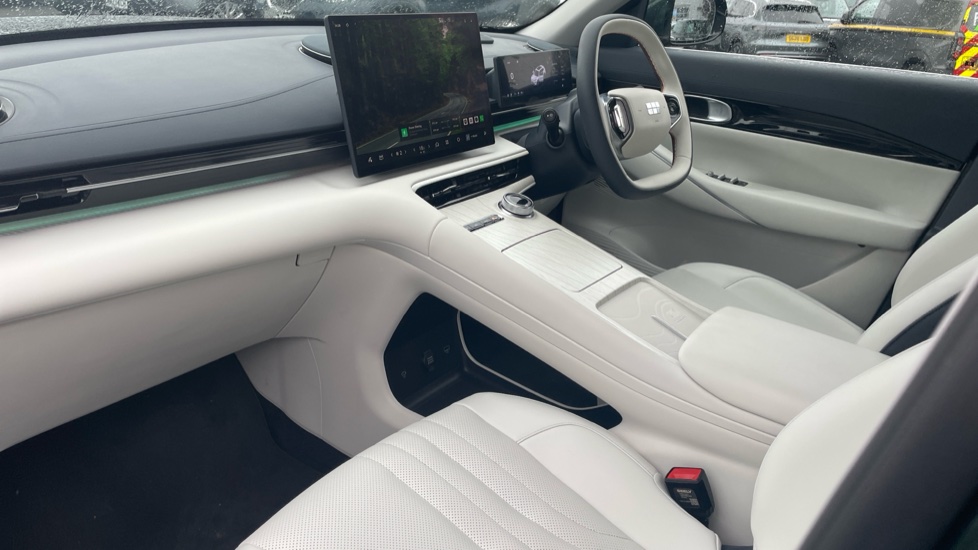 Geely Starray 1.5 EM-i Ultra 5dr Auto Estate - Image 9