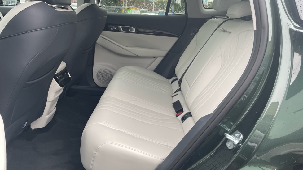 Geely Starray 1.5 EM-i Ultra 5dr Auto Estate - Image 16