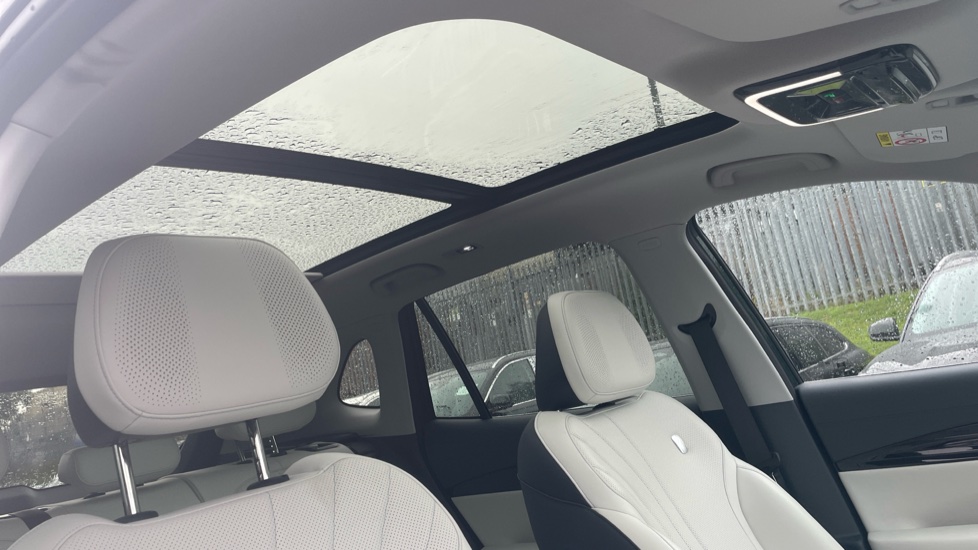 Geely Starray 1.5 EM-i Ultra 5dr Auto Estate - Image 33
