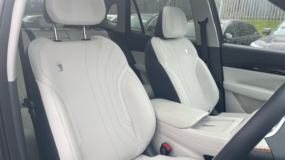 Geely Starray 1.5 EM-i Ultra 5dr Auto Estate - Image 41