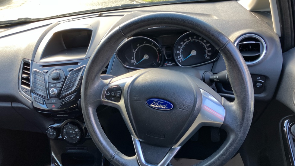 Ford Fiesta 1.25 82 Zetec 5dr Petrol Hatchback - Image 10