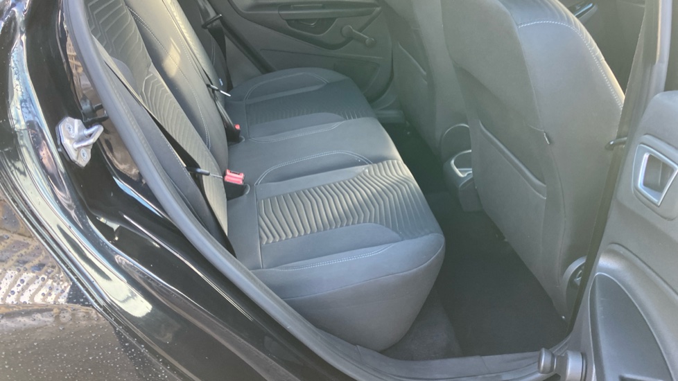 Ford Fiesta 1.25 82 Zetec 5dr Petrol Hatchback - Image 16